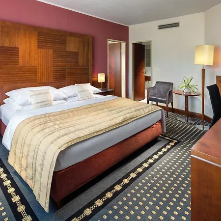 Отель Quality Exhibition Centre 4*